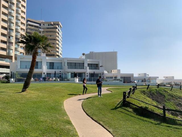 Beachfront Condo W Pools Steps To Beach & Mins To Dt Rosarito Exterior photo